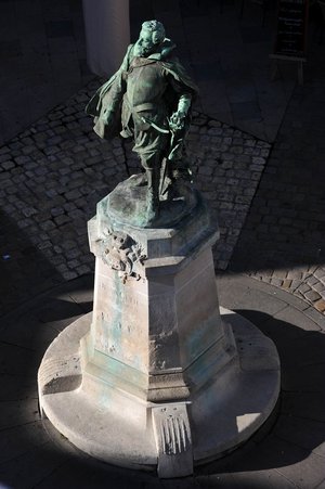 Statue de Jean Guiton sur la place de l'hôtel de Ville